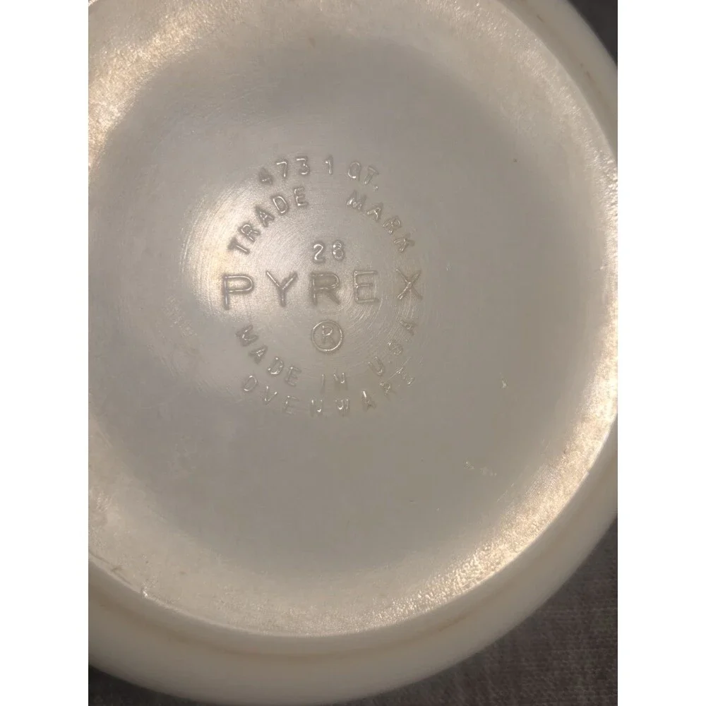 Vtg White Pyrex Friendship 473 Red Birds 1 Quart Casserole Dish with Lid EUC